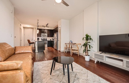 Holly Apartment | Bindel: 1 Bedroom in East Austin, Highly Walkable, Rooftop Views, Pet Friendly!