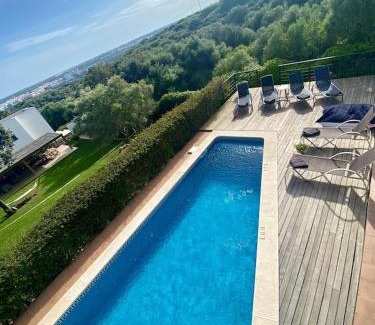 Cala Llonga Villa | Bini Moxonia Villa de lujo con Vistas al mar, piscina, barbacoa Espectacular Jardín