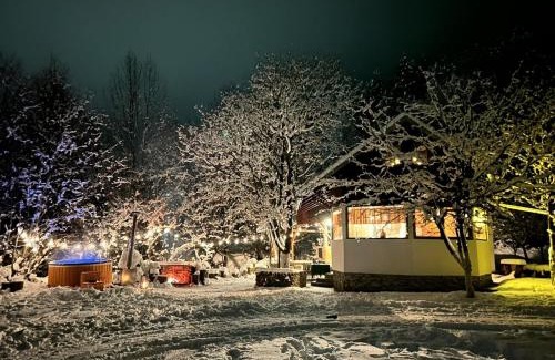 Recea Ski Chalet | Biniște -Tiny House by the river