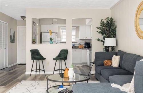 Heath Apartment | Birch and Oak - 2 BR, King Beds, Patio