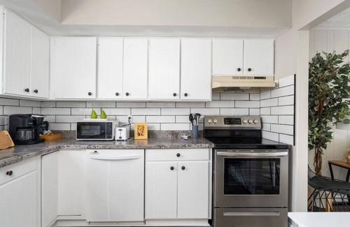 Heath Apartment | Birch and Oak - 2 BR, King Beds, Patio