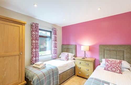 Newton Stewart Ski Chalet | Birch Lodge 20 with Hot Tub