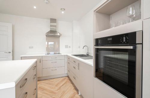 Godalming Apartment | Birchgrove Pepperpot House Exclusively for 65s