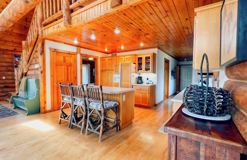 Campbellsport Cabin | Birchwood Lake Log Cabin Retreat