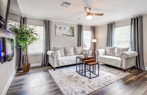 Pasadena House | Bird House Fully Equipped Home Near Downtown