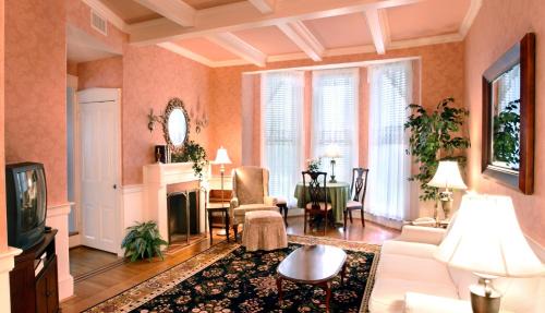 Bird In Hand Bed & Breakfast | Bird-in-Hand Village Inn & Suites