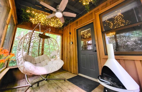 Saluda Cabin | Bird's Nest cabin at Cabin Fever in NC!