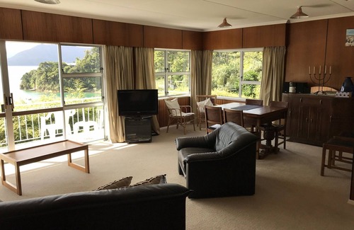 Waikawa Bay Cottage | Bird Song Cottage in Wharetukura Bay-sunny,beach,paradise