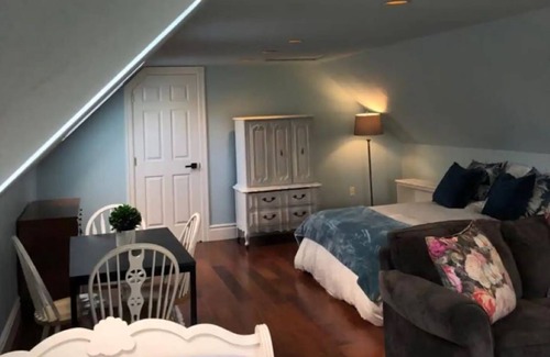 Metro Vancouver Regional District House | Bird Watchers Loft Stay