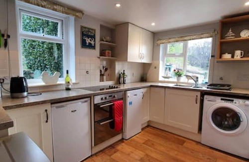 Wenhaston Cottage | Birdhaven - Large Cottage 6.5 miles from Southwold