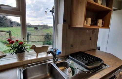 Wenhaston Cottage | Birdhaven - Large Cottage 6.5 miles from Southwold