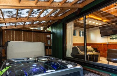 Glacier House | Birdhouse Cottage