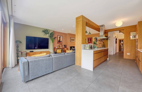 Redbridge House | Birdies Nest | Golf-Side Retreat in Wanstead, Perfect London Getaway