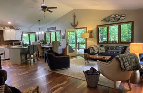 Howard House | Birds Eye Retreat in Apple Valley Lake, Howard, Ohio