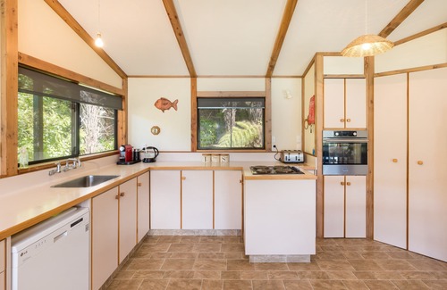 Moetapu Bay House | 🌿 Birdsong Hideaway 🌿