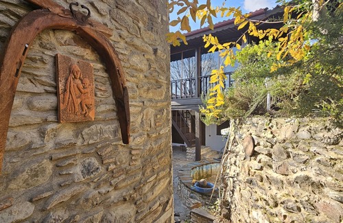 Birgi House | Birgi Mai Siyah Konak; Osmanlı döneminden kalma bağımsız girişli evler.