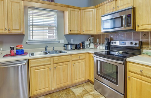 New Castle House | Birmingham Home w/Yard - 15 Mi to Downtown!