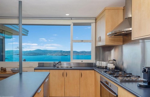 Sandy Bay House | Birngana stylish spacious with stunning views