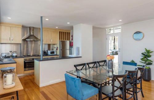 Sandy Bay House | Birngana stylish spacious with stunning views