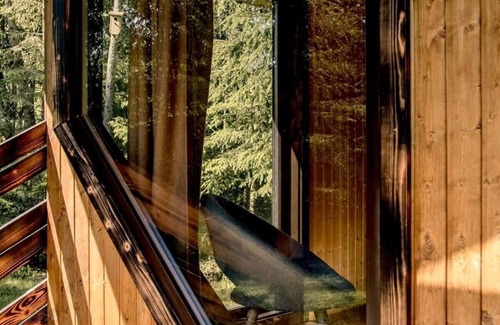 Bucin Cabin | Birtok Houses-tiny home for 2 by the creek