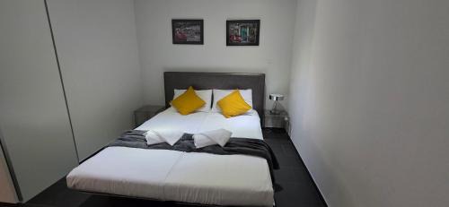 Bissone Apartment | Bissone Apartment