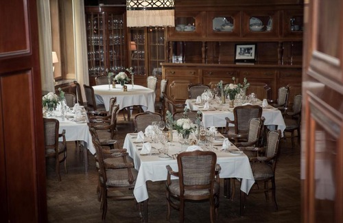 Vara Municipality Hotel | Bjertorp Slott