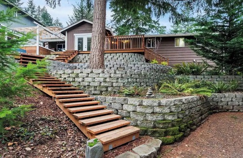 Bonney Lake House | BL1: Charming 4-bedroom house with AC and WiFi in fabulous Bonney Lake