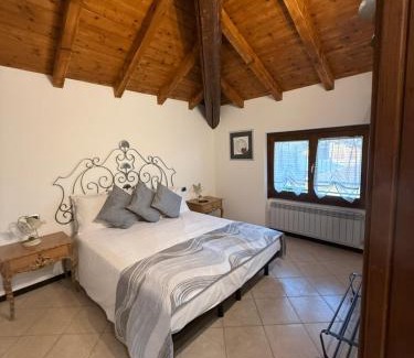 Ponte San Pietro Apartment | Black and White
