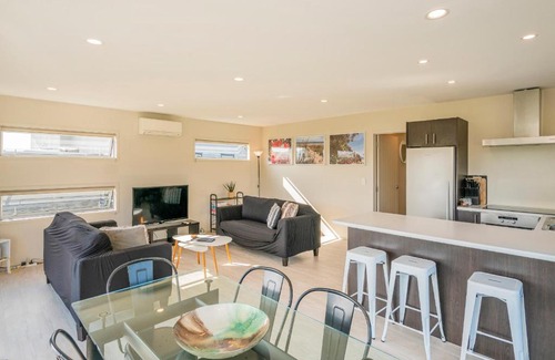 Matarangi House | Black Bach Pod - Matarangi Holiday Home