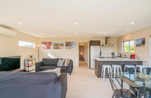 Matarangi House | Black Bach Pod - Matarangi Holiday Home