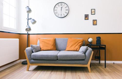 Joigny Apartment | Black Cognac