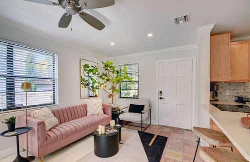 Flamingo Parks House | Black Flamingo: Flamingo Park Walkable, Pet Friendly, Fenced In Yardn