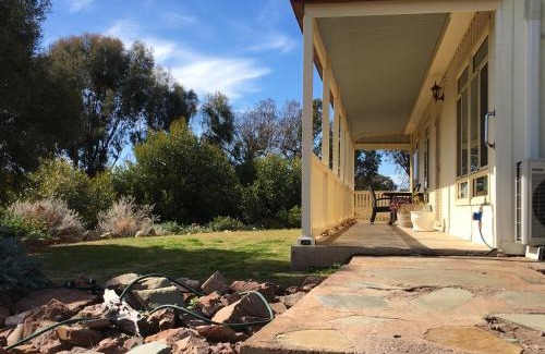 Orroroo House | Black Jack Get-A-Way "Magpies Nest"