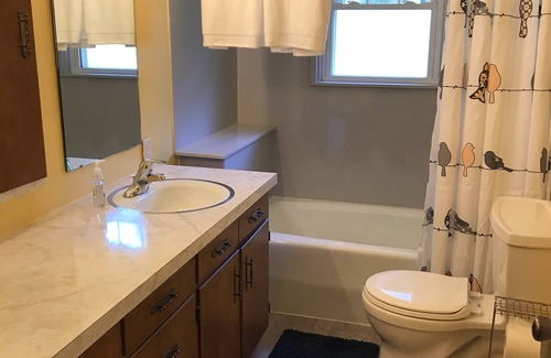 Elkland House | Black Oak Guest House - Stay in the country with easy access to the city