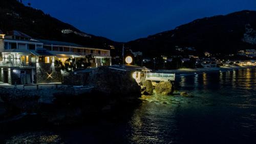 Agios Gordios House | Black Rocks Family, Luxury Seafront Beach Maisonette