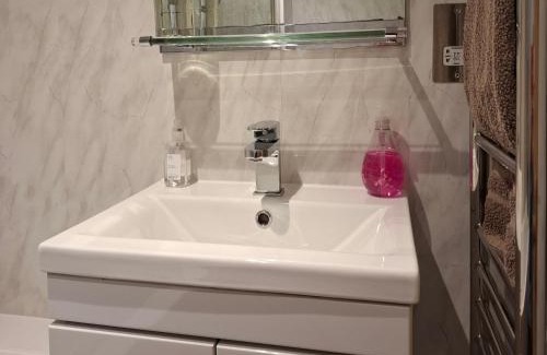 Helensburgh House | Black Stair Room - En Suite