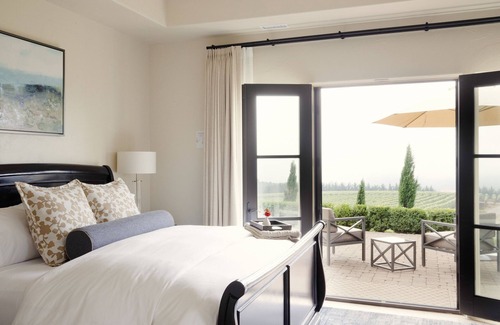 Dundee Bed & Breakfast | Black Walnut Inn & Vineyard