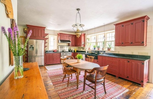 Highland House | Black Walnut Tree Farm: Farmhouse on 50 Acres