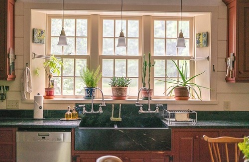Highland House | Black Walnut Tree Farm: Farmhouse on 50 Acres