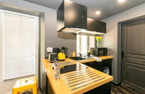 Angouleme Apartment | Black & y'hello T2 : WIFI/PARKING/5' centre-ville