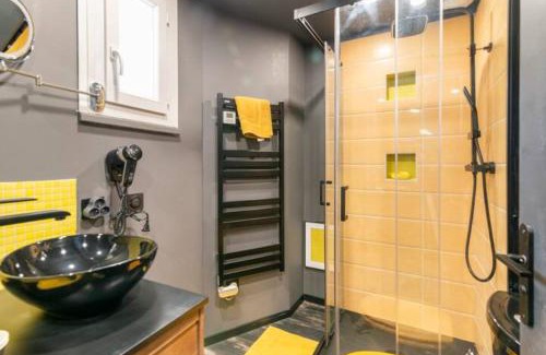 Angouleme Apartment | Black & y'hello T2 : WIFI/PARKING/5' centre-ville