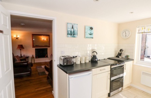 Jackfield Cottage | BLACKBIRD COTTAGE, family friendly, with a garden in Ironbridge