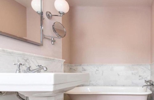 Winchester Villa | Blackbird Cottage