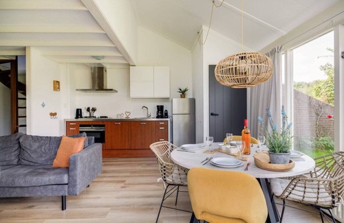 Zwiggelte House | Blackbird | Holiday home with large sunny garden