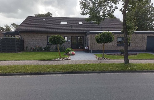 Wiesmoor Apartment | "Blackbird's nest" holiday flat with balcony