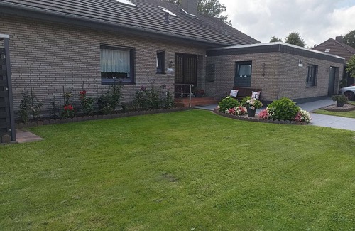 Wiesmoor Apartment | "Blackbird's nest" holiday flat with balcony