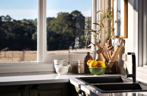 Lyonville House | Blacksmiths Cottage- a picturesque country escape in Lyonville