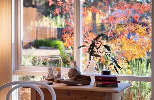 Lyonville House | Blacksmiths Cottage- a picturesque country escape in Lyonville