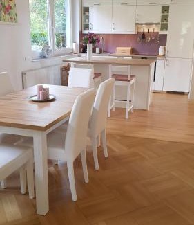 Krems an der Donau Apartment | Blick über Krems mit Gartenpavillon