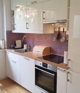 Krems an der Donau Apartment | Blick über Krems mit Gartenpavillon
